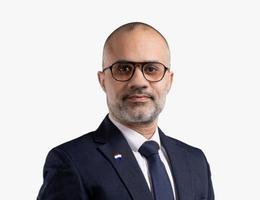 العميل Ahmed Helmy