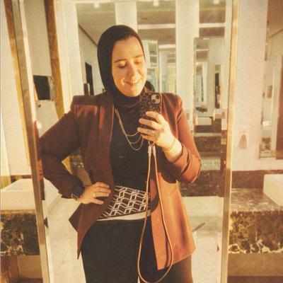 العميل Yasmine Adel