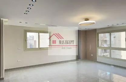 شقة - 3 غرف نوم - 3 حمامات للبيع في شارع المساحه - الدقي - الجيزة