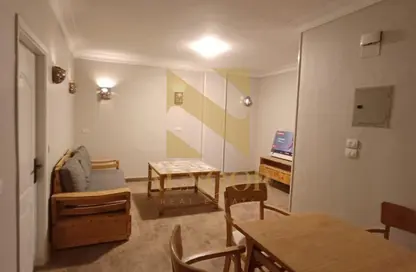 شقة - 3 غرف نوم - 1 حمام للايجار في شارع دكتور كمال حمدي - الحي الرابع - مدينة 6 أكتوبر - الجيزة