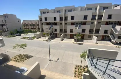 دوبلكس - 3 غرف نوم - 3 حمامات للايجار في كمبوند البروج - كمبوندات الشروق - مدينة الشروق - القاهرة