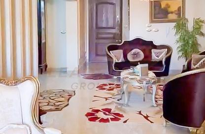 شقة - 3 غرف نوم - 2 حمامات للبيع في شارع النقيب شريف رمزى - الحضرة - حي وسط - الاسكندرية