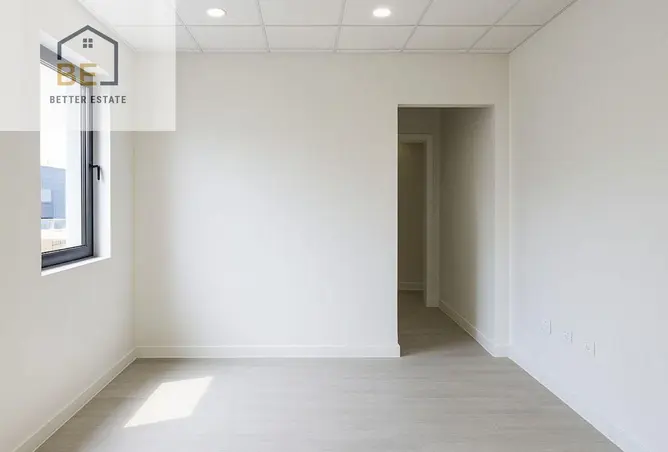 121402389 - Property Image 3