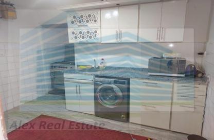 Apartment - 2 Bedrooms - 1 Bathroom for rent in Al Geish Road - Glim - Hay Sharq - Alexandria