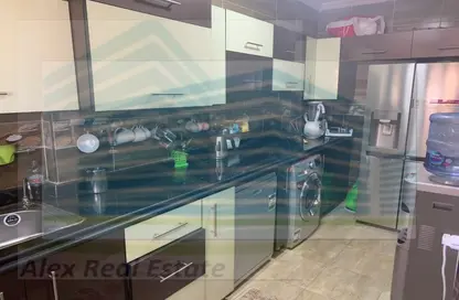 شقة - 3 غرف نوم - 2 حمامات للايجار في شارع أسطنبول-صلاح مصطفى - السلطان حسين - محطة الرمل - حي وسط - الاسكندرية