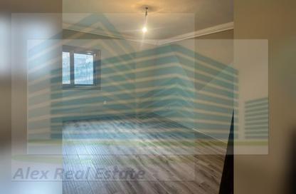Apartment - 2 Bedrooms - 1 Bathroom for rent in Garden City Smouha St. - Smouha - Hay Sharq - Alexandria