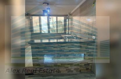 Apartment - 2 Bedrooms - 1 Bathroom for rent in Garden City Smouha St. - Smouha - Hay Sharq - Alexandria