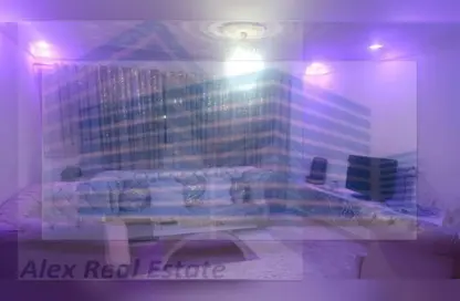 شقة - 3 غرف نوم - 1 حمام للايجار في شارع فاموس - كامب شيزار - حي وسط - الاسكندرية