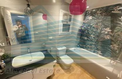 Apartment - 2 Bedrooms - 1 Bathroom for rent in Kafr Abdo St. - Kafr Abdo - Roushdy - Hay Sharq - Alexandria