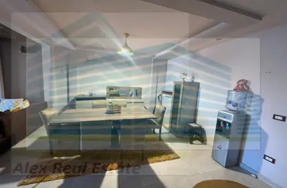 شقة - 3 غرف نوم - 2 حمامات للايجار في طريق الجيش - ميامي - حي اول المنتزة - الاسكندرية