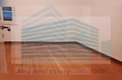 Apartment - 5 Bedrooms - 2 Bathrooms for rent in Abd Al Hameed El Deeb St. - Tharwat - Hay Sharq - Alexandria