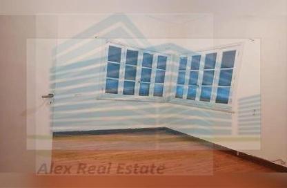 Apartment - 5 Bedrooms - 2 Bathrooms for rent in Abd Al Hameed El Deeb St. - Tharwat - Hay Sharq - Alexandria