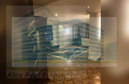 شقة - 3 غرف نوم - 3 حمامات للايجار في ميدان سانت - كفر عبده - رشدي - حي شرق - الاسكندرية