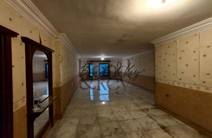 Apartment - 2 Bedrooms - 2 Bathrooms for sale in Ard El Golf - Heliopolis - Masr El Gedida - Cairo