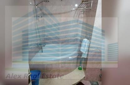 Apartment - 2 Bedrooms - 1 Bathroom for rent in Mohamed Fawzy Moaz St. - Smouha - Hay Sharq - Alexandria