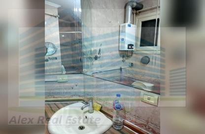Apartment - 2 Bedrooms - 1 Bathroom for rent in Mohamed Fawzy Moaz St. - Smouha - Hay Sharq - Alexandria