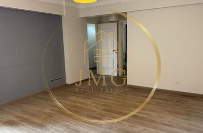 Apartment - 4 Bedrooms - 3 Bathrooms for sale in Mohamed Fawzy Moaz St. - Smouha - Hay Sharq - Alexandria