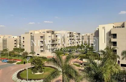 (بنتهاوس  (روف - 3 غرف نوم - 3 حمامات للبيع في مون ريزيدنس - فيفث سكوير - التجمع الخامس - مدينة القاهرة الجديدة - القاهرة