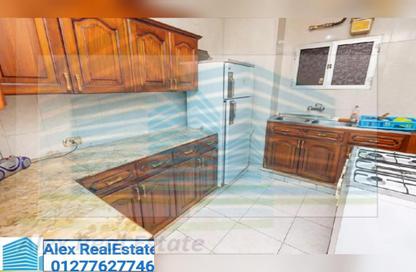 Apartment - 2 Bedrooms - 1 Bathroom for rent in Kafr Abdo St. - Kafr Abdo - Roushdy - Hay Sharq - Alexandria
