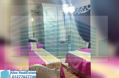Apartment - 3 Bedrooms - 1 Bathroom for rent in Omar Lotfy St. - Sporting - Hay Sharq - Alexandria