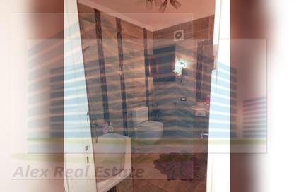 Apartment - 3 Bedrooms - 2 Bathrooms for rent in Kafr Abdo St. - Kafr Abdo - Roushdy - Hay Sharq - Alexandria