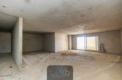 Apartment - 4 Bedrooms - 3 Bathrooms for sale in Mahmoud Al Deeb St. - Zezenia - Hay Sharq - Alexandria