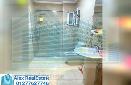 Apartment - 3 Bedrooms - 3 Bathrooms for rent in Mohamed Fawzy Moaz St. - Smouha - Hay Sharq - Alexandria