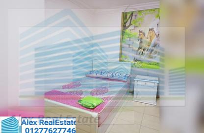 شقة - 2 غرف نوم - 1 حمام للايجار في طريق الجيش - كامب شيزار - حي وسط - الاسكندرية