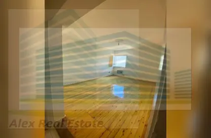 شقة - 3 غرف نوم - 3 حمامات للايجار في شارع خليل مطران - سابا باشا - حي شرق - الاسكندرية