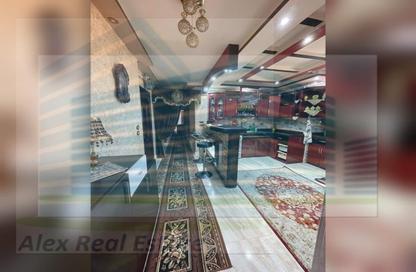 شقة - 4 غرف نوم - 2 حمامات للايجار في شارع بورسعيد - الشاطبي - حي وسط - الاسكندرية