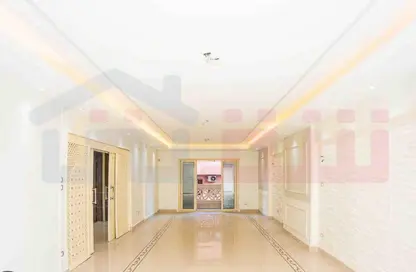 شقة - 3 غرف نوم - 2 حمامات للبيع في ميدان الدكتور احمد زويل - وابور المياة - حي وسط - الاسكندرية