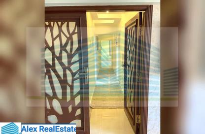 Apartment - 3 Bedrooms - 2 Bathrooms for rent in Kafr Abdo St. - Kafr Abdo - Roushdy - Hay Sharq - Alexandria