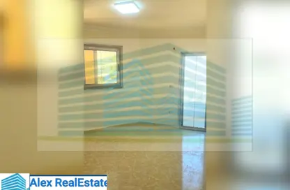 شقة - 3 غرف نوم - 2 حمامات للايجار في شارع رشدي - رشدي - حي شرق - الاسكندرية