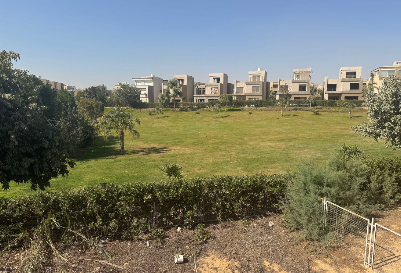 5 beds Elegant Corner Villa in Golf Extension