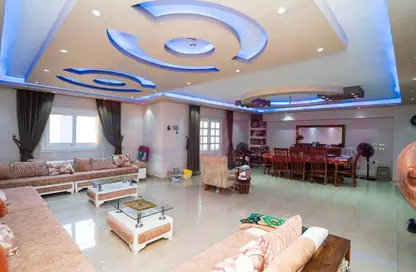 شقة - 3 غرف نوم - 2 حمامات للبيع في شارع عبد الحميد العبادي - رشدي - حي شرق - الاسكندرية