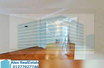 شقة - 3 غرف نوم - 2 حمامات للايجار في شارع رشدي - رشدي - حي شرق - الاسكندرية