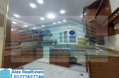 Apartment - 4 Bedrooms - 2 Bathrooms for rent in Abdel Salam Aref St. - Laurent - Hay Sharq - Alexandria