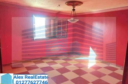 Apartment - 3 Bedrooms - 2 Bathrooms for rent in Omar Lotfy St. - Sporting - Hay Sharq - Alexandria