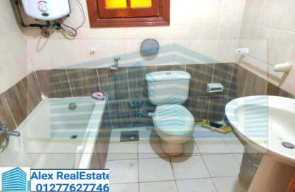 Apartment - 3 Bedrooms - 2 Bathrooms for rent in Omar Lotfy St. - Sporting - Hay Sharq - Alexandria