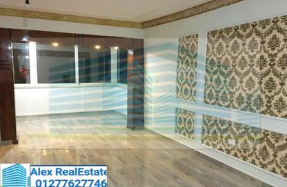 Apartment - 3 Bedrooms - 1 Bathroom for rent in Al Mosheer Ahmed Ismail St. - Sidi Gaber - Hay Sharq - Alexandria