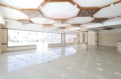 محل تجاري - استوديو - 2 حمامات للايجار في قسم مارينا - الساحل الشمالي