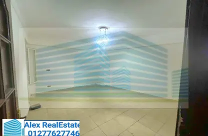 شقة - 2 غرف نوم - 1 حمام للايجار في شارع شامبليون - الأزاريطة - حي وسط - الاسكندرية