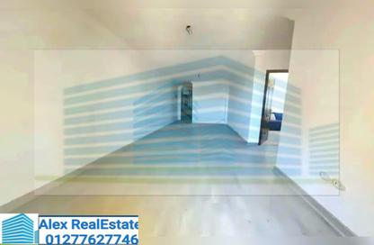 Apartment - 2 Bedrooms - 1 Bathroom for rent in Tiba St. - Sporting - Hay Sharq - Alexandria