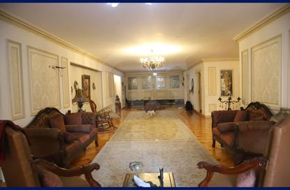 Apartment - 5 Bedrooms - 5 Bathrooms for sale in Mostafa Maher St. - Glim - Hay Sharq - Alexandria