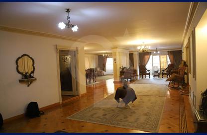 Apartment - 5 Bedrooms - 5 Bathrooms for sale in Mostafa Maher St. - Glim - Hay Sharq - Alexandria