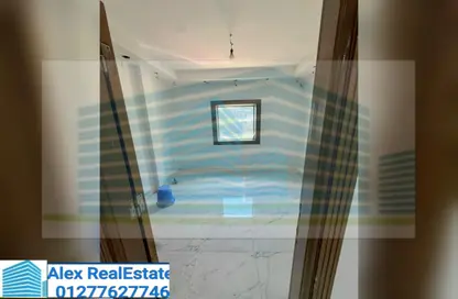 Office Space - 3 Bedrooms - 1 Bathroom for rent in Abo Qir St. - Sporting - Hay Sharq - Alexandria