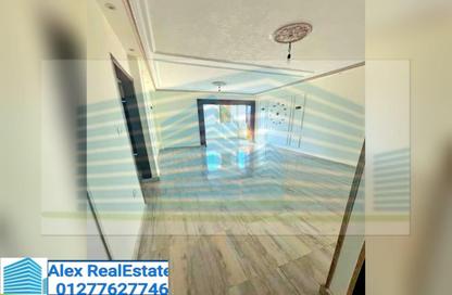 Apartment - 3 Bedrooms - 1 Bathroom for rent in Al Mosheer Ahmed Ismail St. - Sidi Gaber - Hay Sharq - Alexandria