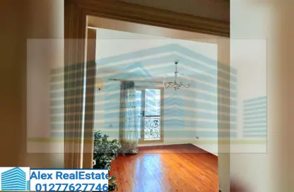 شقة - 2 غرف نوم - 2 حمامات للايجار في شارع رشدي - رشدي - حي شرق - الاسكندرية