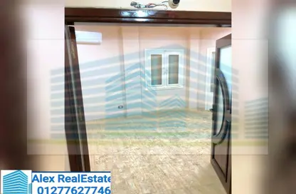 Office Space - 5 Bedrooms - 2 Bathrooms for rent in Abou Quer Road - Zezenia - Hay Sharq - Alexandria