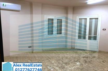 Office Space - 5 Bedrooms - 2 Bathrooms for rent in Abou Quer Road - Zezenia - Hay Sharq - Alexandria